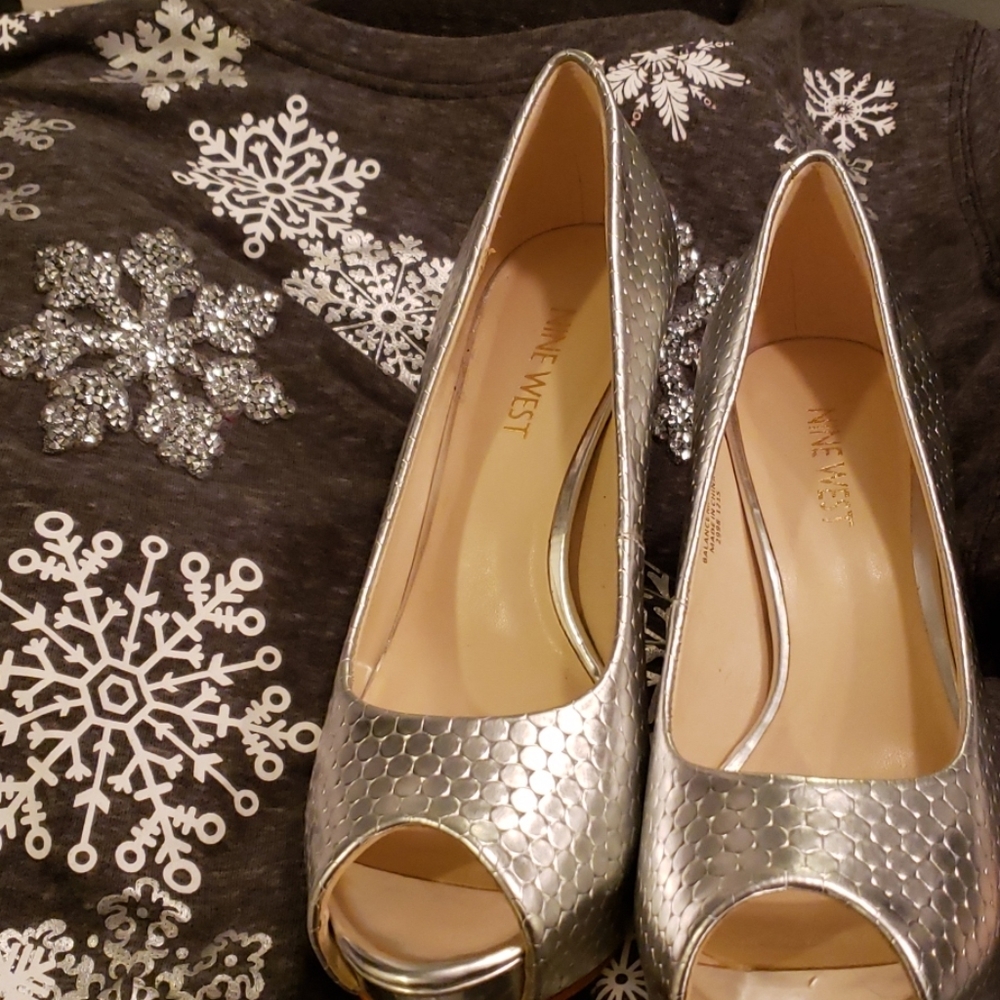 Super sexy peep toe pumps